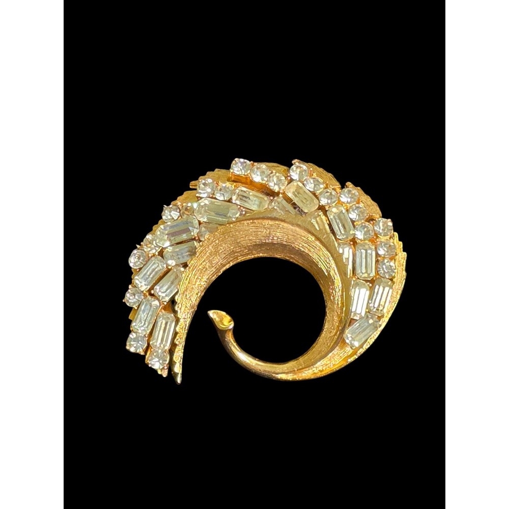 Adolph Katz Coro Pegasus Baguettes Gold Tone Swirl Brooch Vintage Signed